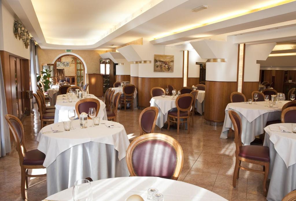 Albergo Ristorante Belvedere コドローイポ エクステリア 写真